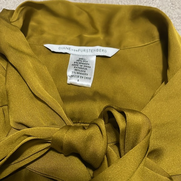 DVF Diane vonFurstenburg silk tie sash blouse - Picture 2 of 6